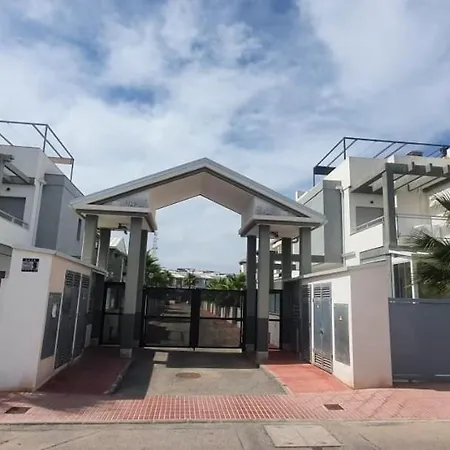 Oasis House Apartment