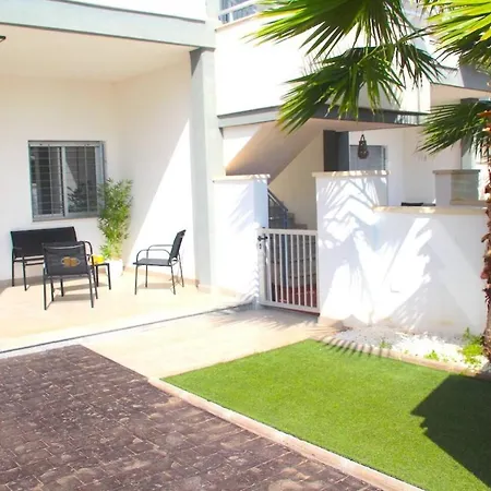 Oasis House Apartment
